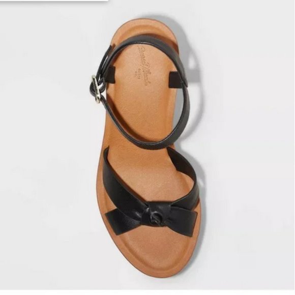 Women's Valerie Platform Heels - Universal Thread™ Black - Picture 4 of 5